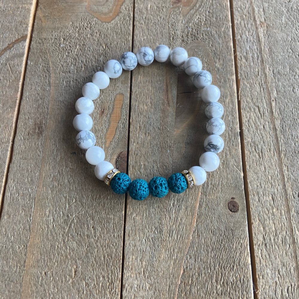 Handmade Natural White Howlite & Lava Bracelet
